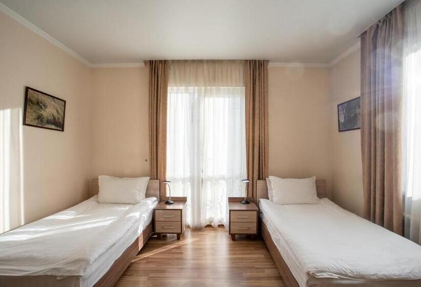 اتاق خانوادگی با سرویس بهداشتی مشترک, Asian Mountains