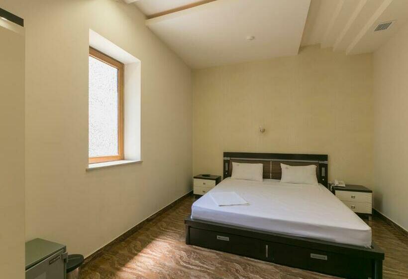 자쿠지 스위트, Best Yerevan