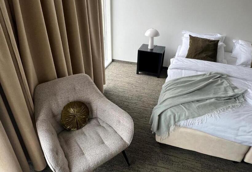 اتاق استاندارد با چشمانداز کوهستان, Bifrost