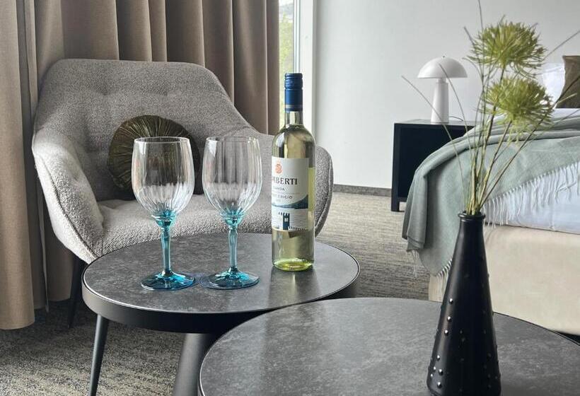 اتاق استاندارد با چشمانداز کوهستان, Bifrost