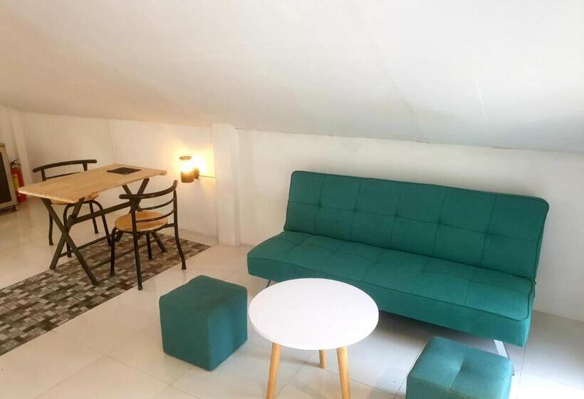 غرفة ديلوكس مزودة بشرفة, Bohemiaz Resort And Spa Kampot