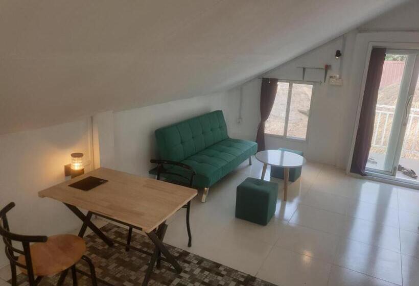 غرفة ديلوكس مزودة بشرفة, Bohemiaz Resort And Spa Kampot