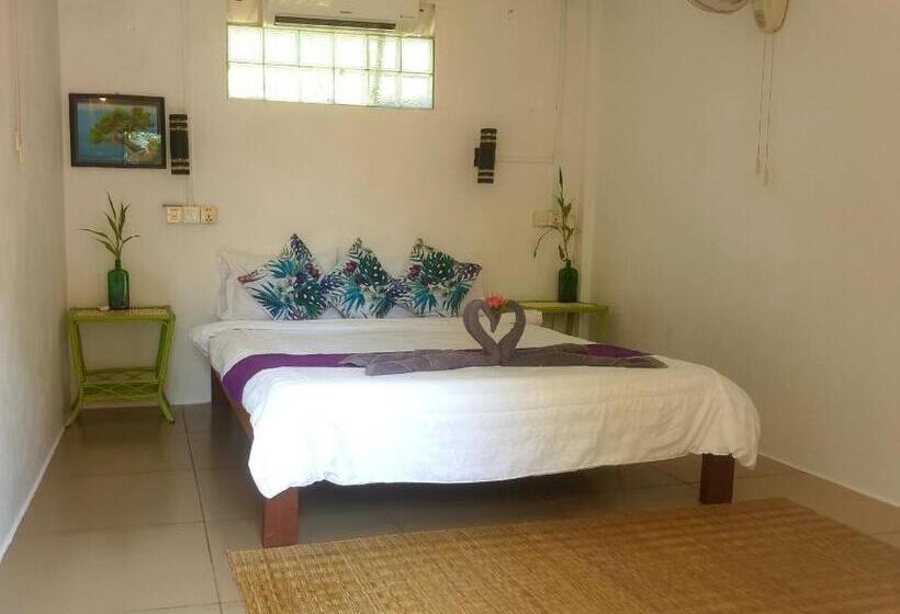 غرفة ديلوكس مطلة على حمام السباحة, Bohemiaz Resort And Spa Kampot