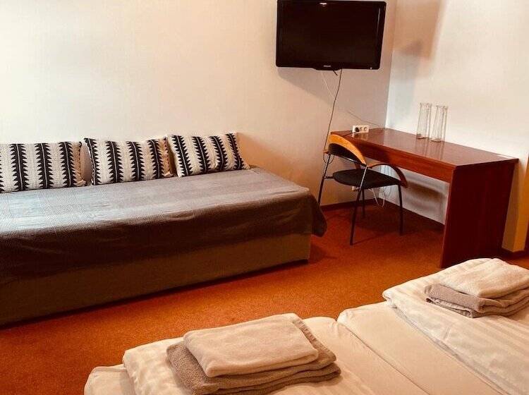 اتاق استاندارد سه نفره, Capitano