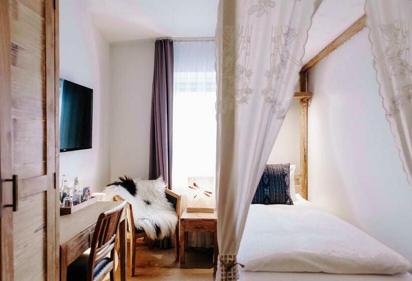 اتاق استاندارد یک نفره, Eyja Guldsmeden