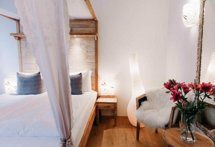 اتاق سوپریور یک تخته, Eyja Guldsmeden