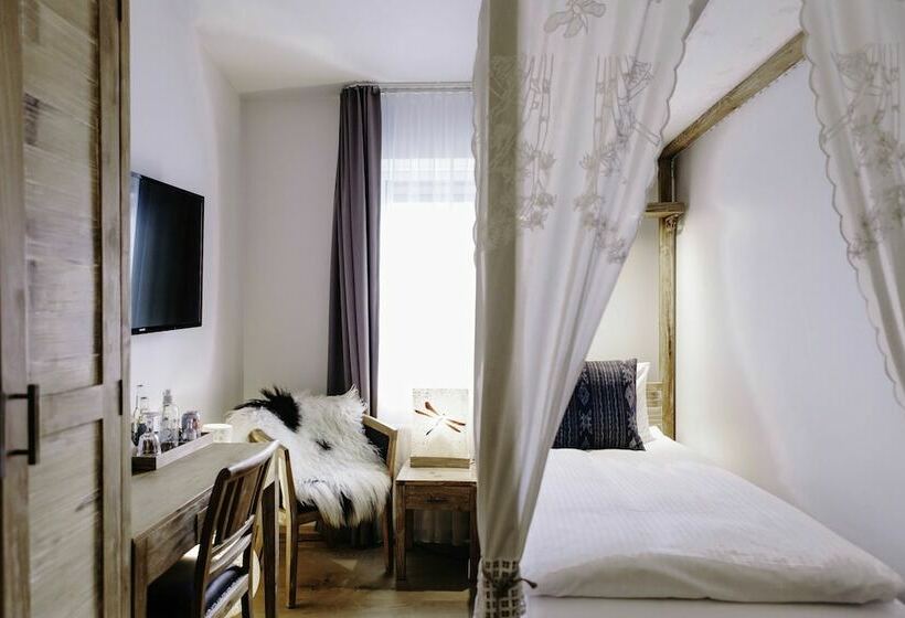 اتاق استاندارد یک نفره, Eyja Guldsmeden