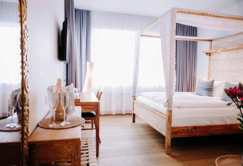 اتاق سوپریور, Eyja Guldsmeden