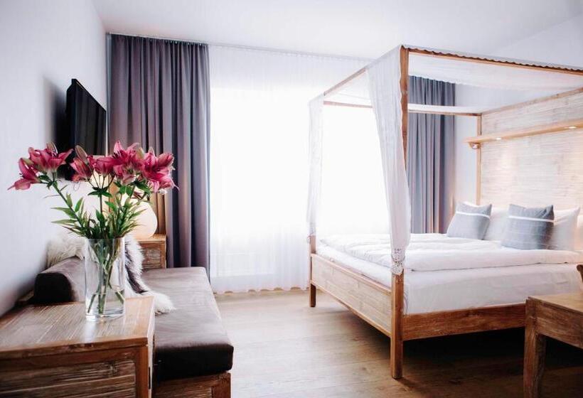 اتاق سوپریور سه تخته, Eyja Guldsmeden