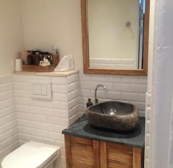 اتاق لوکس, Eyja Guldsmeden