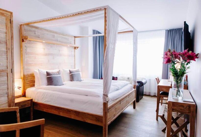 اتاق لوکس, Eyja Guldsmeden