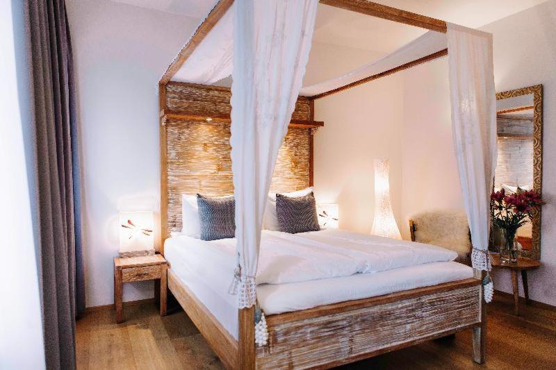 اتاق استاندارد, Eyja Guldsmeden