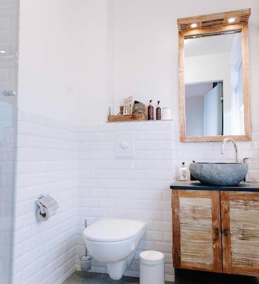 اتاق استاندارد, Eyja Guldsmeden