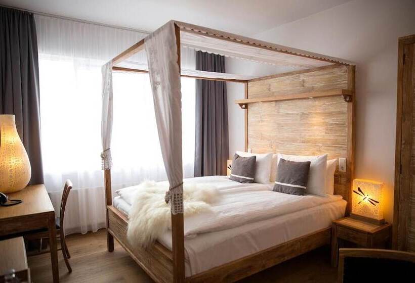 اتاق سوپریور یک تخته, Eyja Guldsmeden