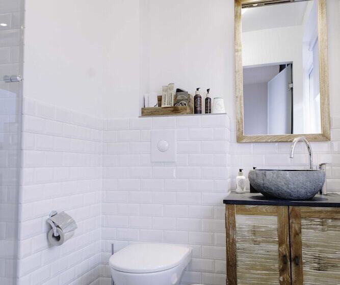 اتاق سوپریور یک تخته, Eyja Guldsmeden