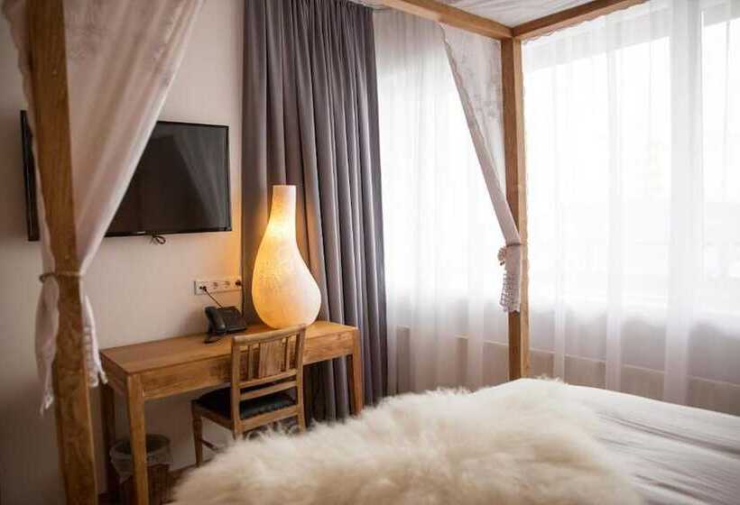 اتاق سوپریور, Eyja Guldsmeden