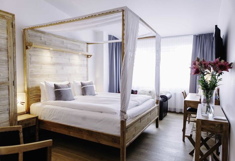 اتاق لوکس, Eyja Guldsmeden