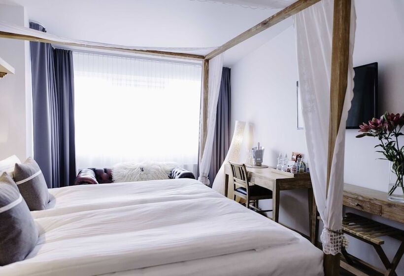 اتاق لوکس, Eyja Guldsmeden