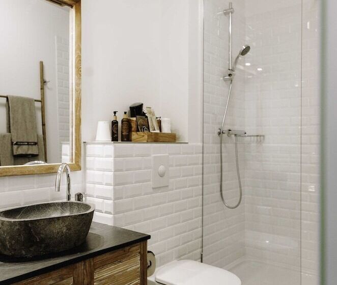 اتاق لوکس, Eyja Guldsmeden