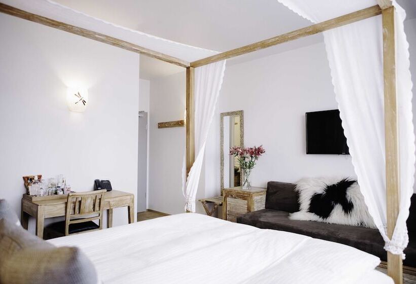 اتاق سوپریور سه تخته, Eyja Guldsmeden