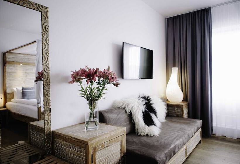 اتاق سوپریور سه تخته, Eyja Guldsmeden