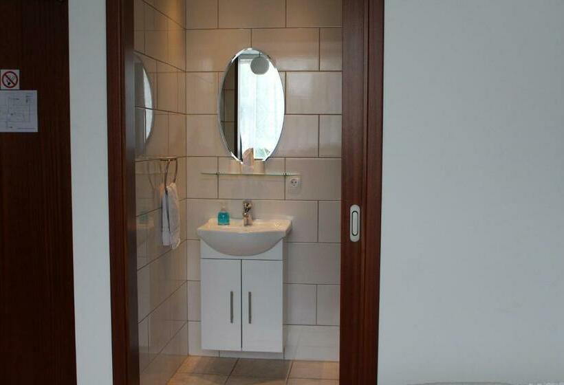 اتاق استاندارد, Grásteinn  Airport