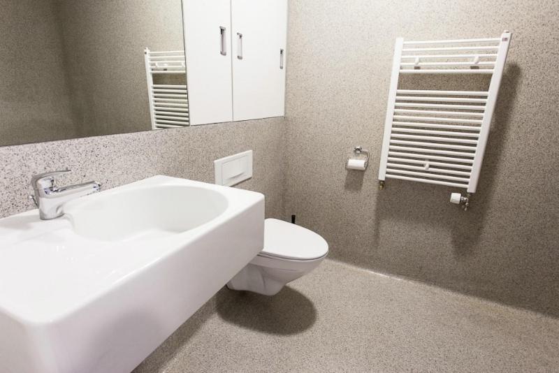 اتاق استاندارد سه نفره, Bifrost