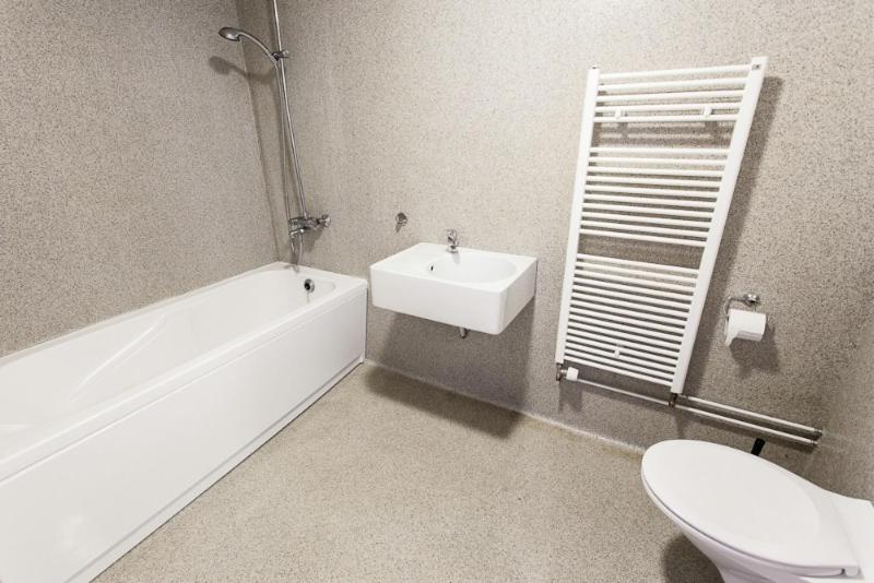 اتاق استاندارد سه نفره, Bifrost