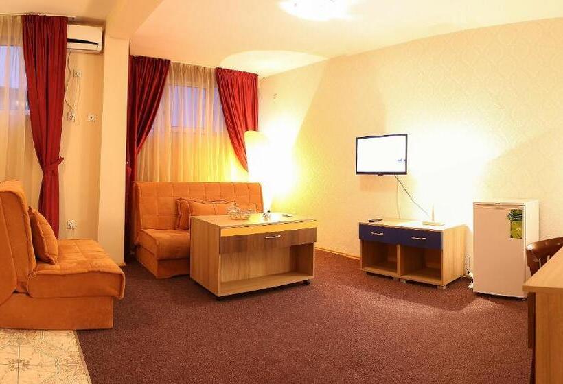 سوییت جونیور, North City