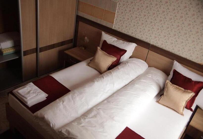 سوییت جونیور, North City