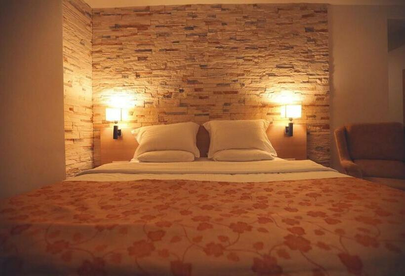 اتاق لوکس, Pinocchio