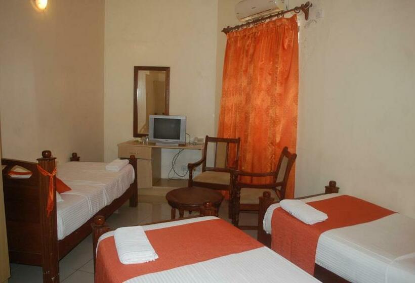 اتاق استاندارد سه نفره, Regency Park