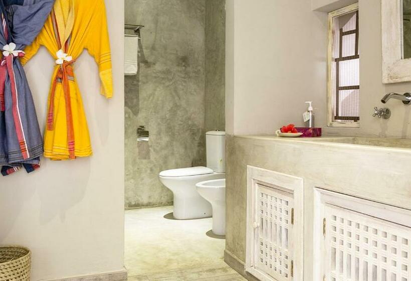 سوییت لوکس, Kobe Suite Resort