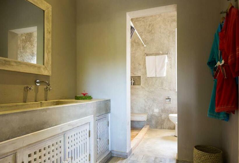 سوییت, Kobe Suite Resort