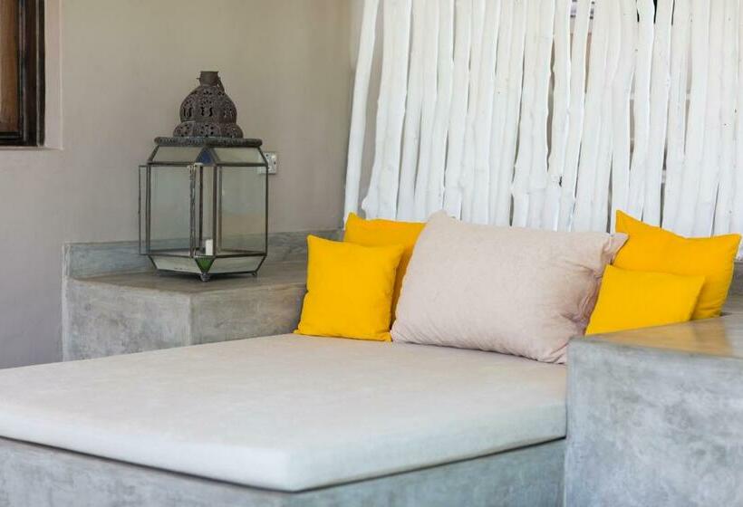 سوییت با چشمانداز دریا, Kobe Suite Resort