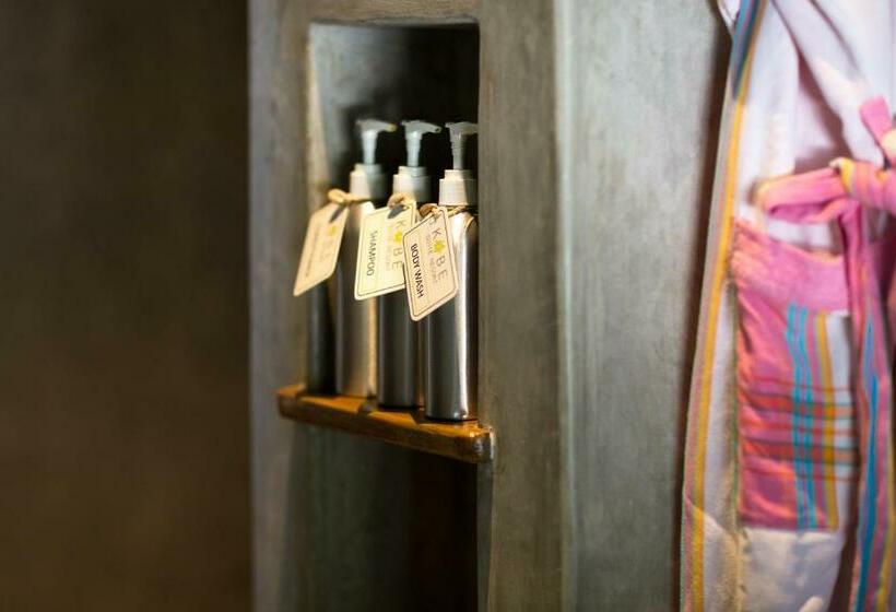 سوییت با چشمانداز دریا, Kobe Suite Resort