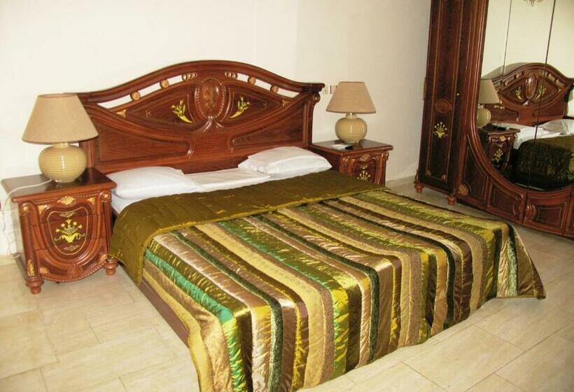 سوییت سوپریور, Belle Cote