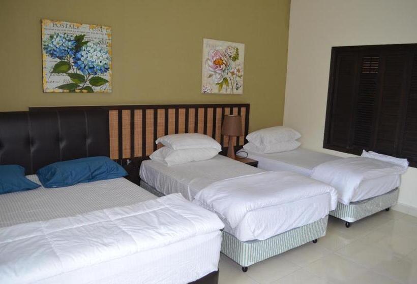 标准工作室带阳台, Gold Coast Morib Ain Studio