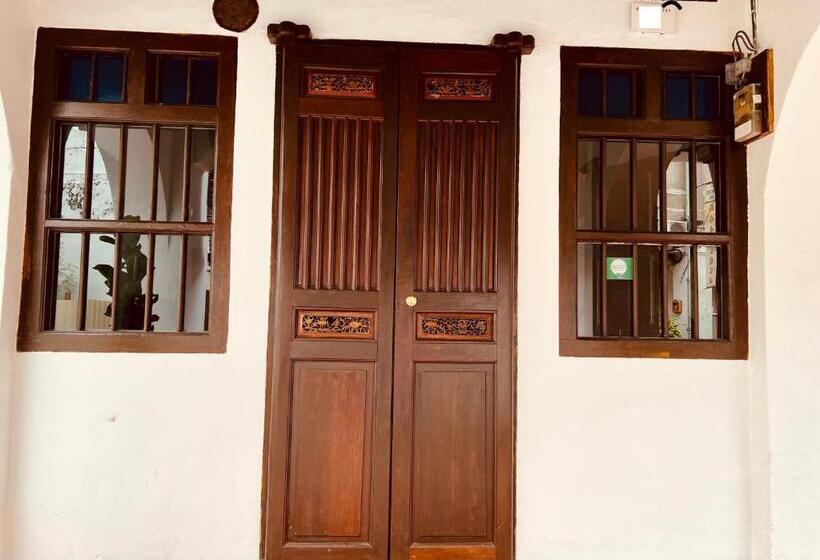 デラックスルーム, Chulia Corner