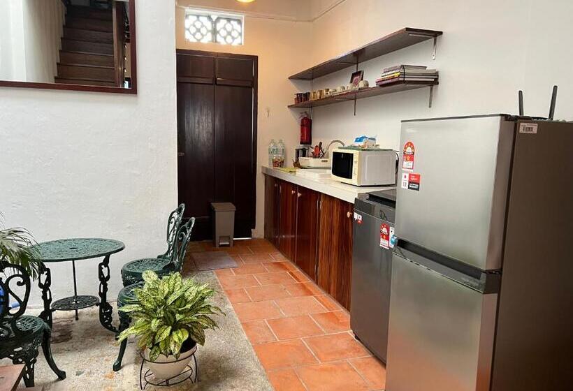 デラックスルーム, Chulia Corner