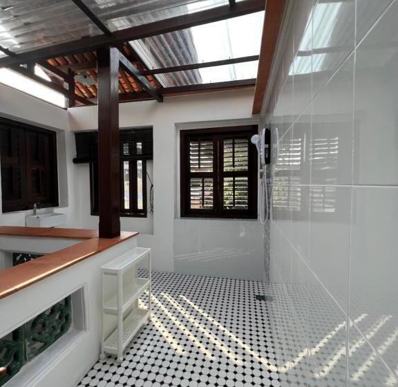 デラックスルーム, Chulia Corner