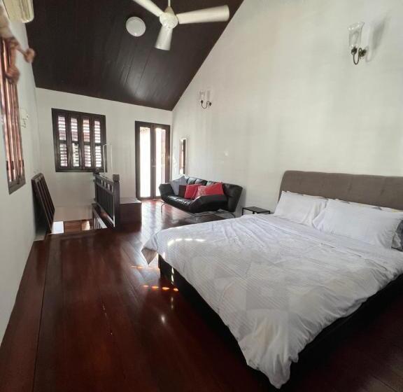 デラックスルーム, Chulia Corner