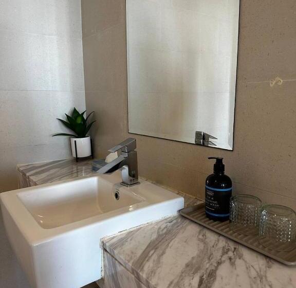استودیوی لوکس, The Straits Melaka By Perfect Host