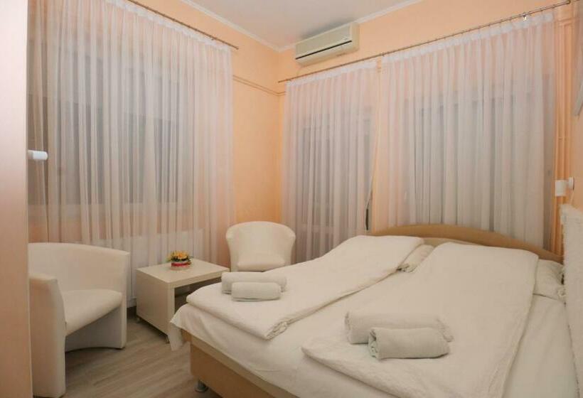 اتاق استاندارد با بالکن, Anna Vendégház