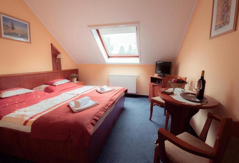 חדר סטנדרט, Boglárka Panzió   étterem