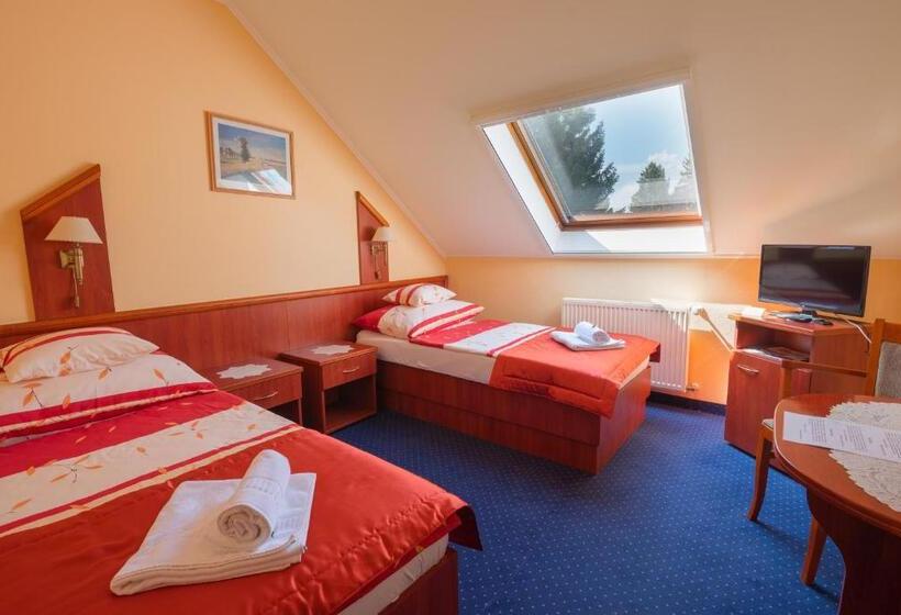 חדר סטנדרט, Boglárka Panzió   étterem