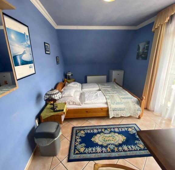 Номер Стандарт, Fehér Hattyú Panzió