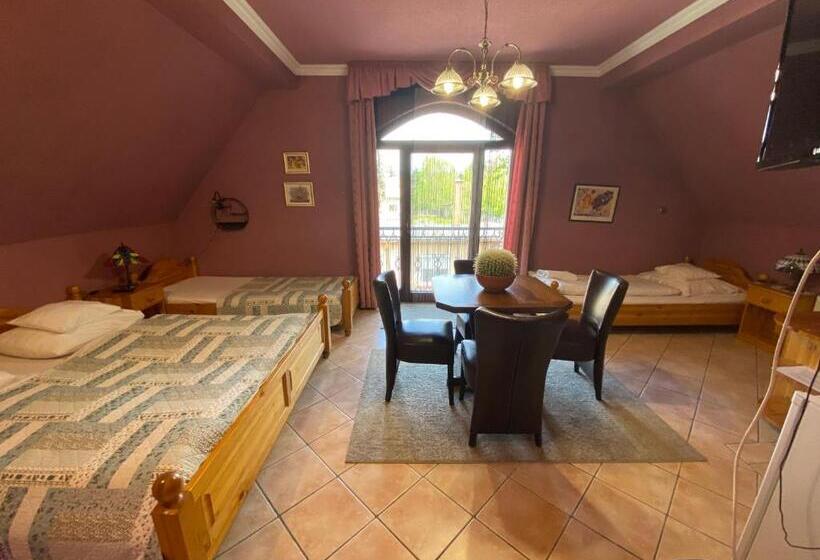 Четырехместный Номер Стандарт, Fehér Hattyú Panzió