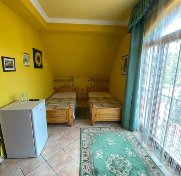 Четырехместный Номер Superior, Fehér Hattyú Panzió