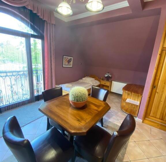 Четырехместный Номер Superior, Fehér Hattyú Panzió